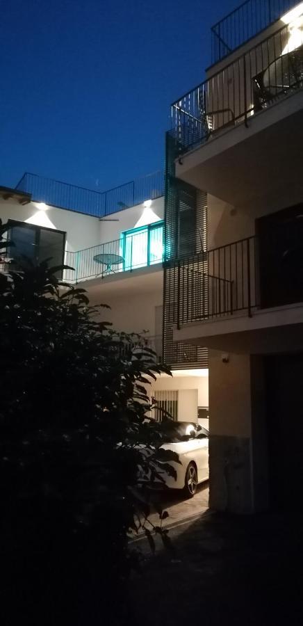 New Marina Apartments Torri Del Benaco Exterior photo