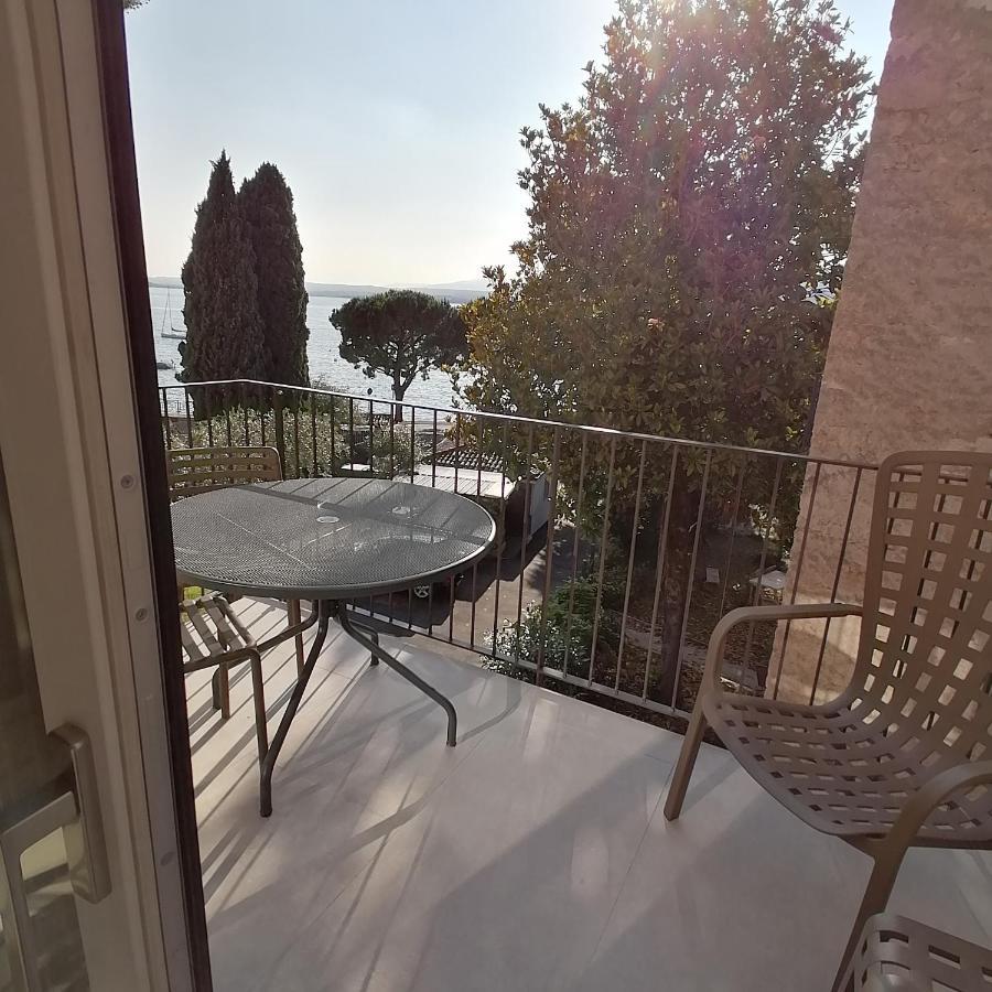New Marina Apartments Torri Del Benaco Exterior photo